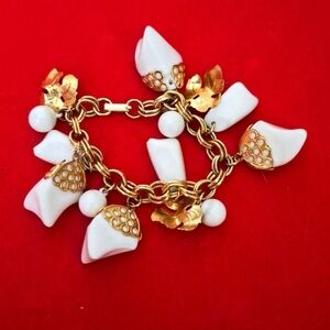 EUC Vintage Goldtone and White BRACELET 7.5"